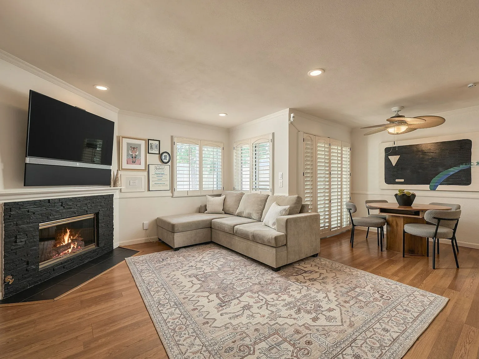 2 bed, 2.5 bath, 1239 sqft, $4,000 — Photo 2