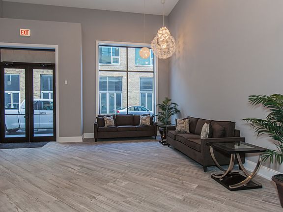 4th image of 680 N Milwaukee Ave #301