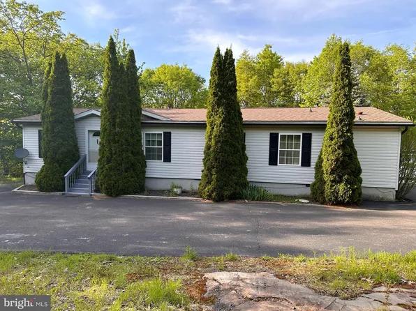 2165 Bear Creek Blvd, Wilkes Barre, PA 18702