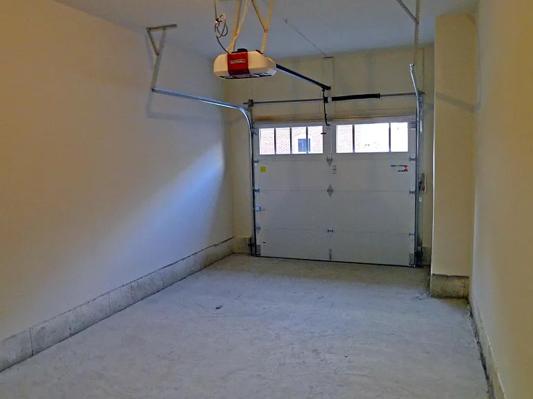1 Car Garage