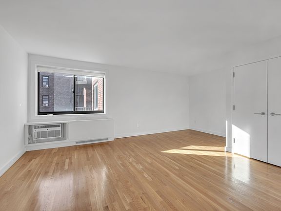 5th image of 101 W 15th St APT 530