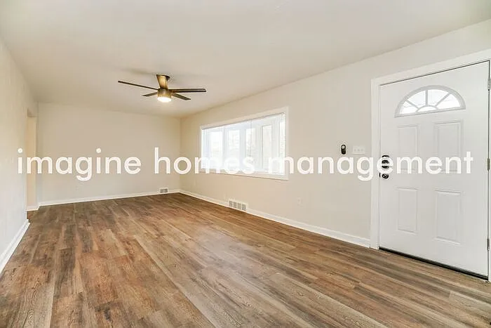 941 Whitehead Ln — Photo 3