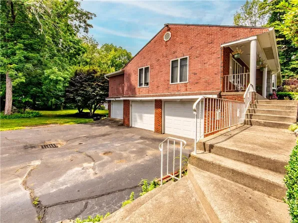 136 Jenckes Hill Rd, Lincoln, RI 02865