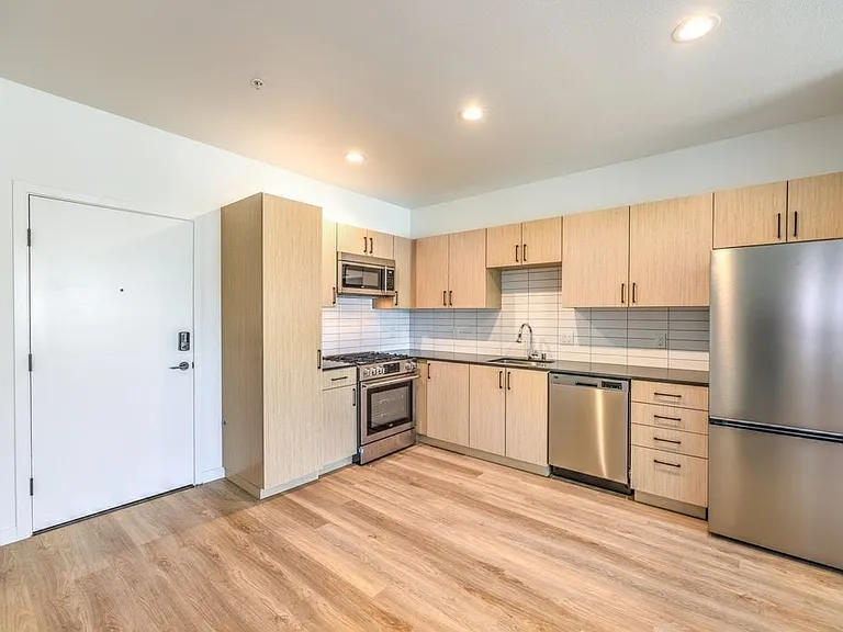 627 S 10th St — Photo 23