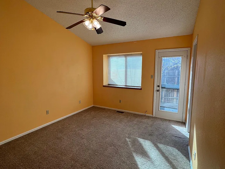 886 London Green Way — Photo 3