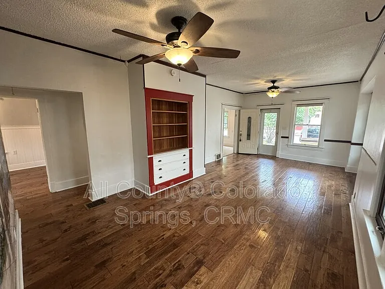 219 E Jefferson St — Photo 4