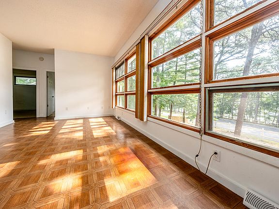 5th image of 217 Lakeside Drive