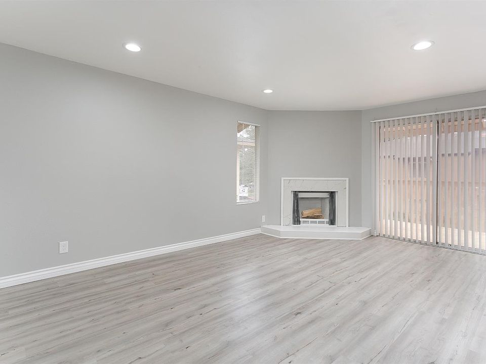 1st image of 328 Northbank Ct APT 14