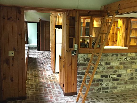 5th image of 2851 N Howe Pl