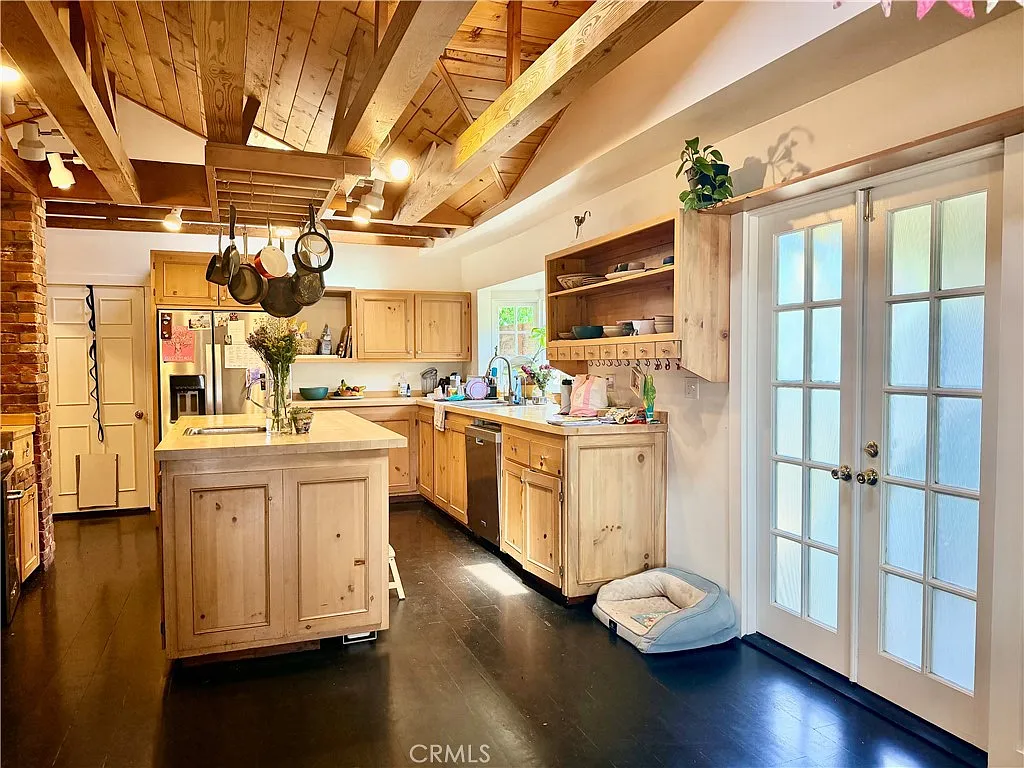 3 bed, 1835 sqft, $5,200 — Photo 2