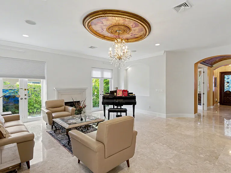 860 E Park Dr — Photo 21