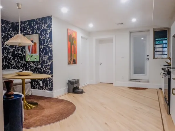 433 Putnam Avenue image 9 of 12