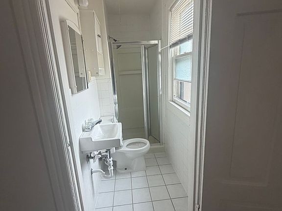 5th image of 814 Myrtle St #1