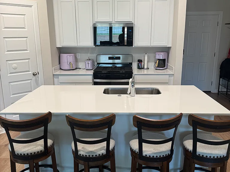 1217 E Stetson Ln — Photo 3
