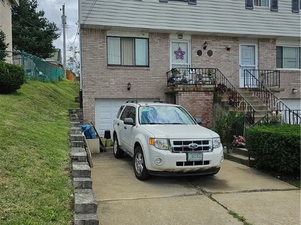 109 Claus Ave, Pittsburgh, PA 15227