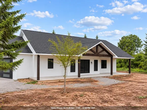2822 Nekimi Ave, Oshkosh, WI 54902