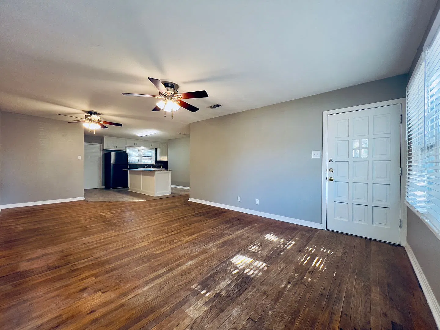 Recently Remodeled 3 Bedroom! — Photo 2