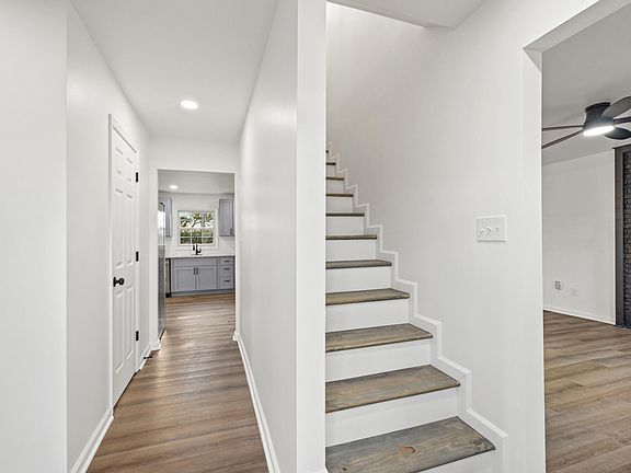 4th image of 2053 Huckleberry Cir