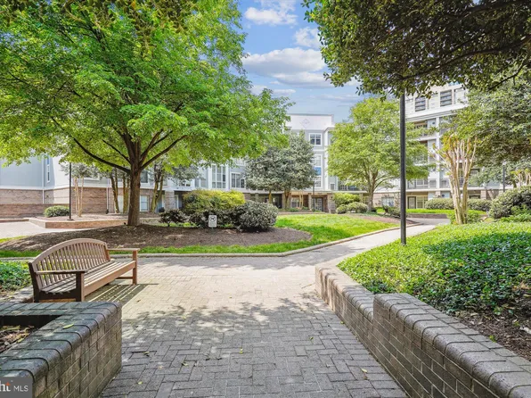 5563 Seminary Rd APT 112, Falls Church, VA 22041