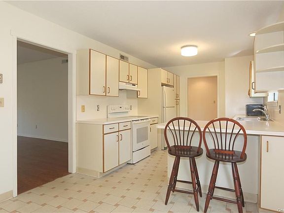 4th image of 480B Heritage Hls #B