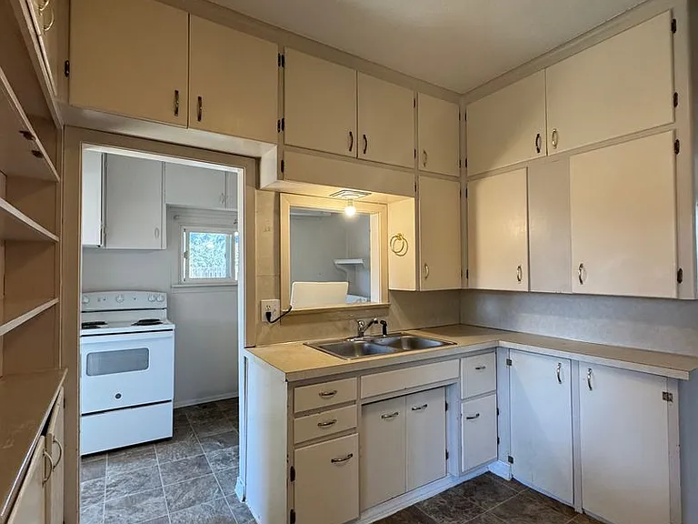 407 N Lincoln St — Photo 9