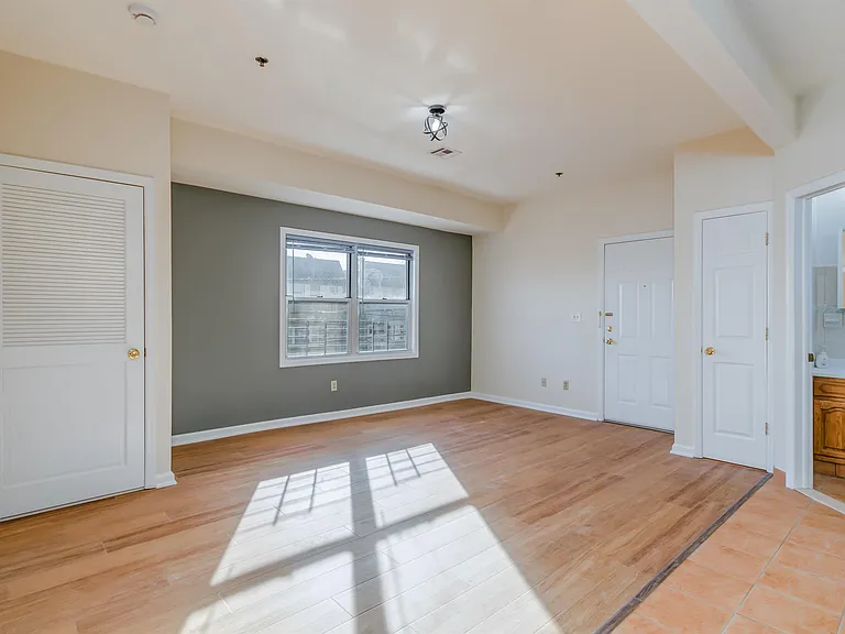 15 Isabella Ave #2R — Photo 5