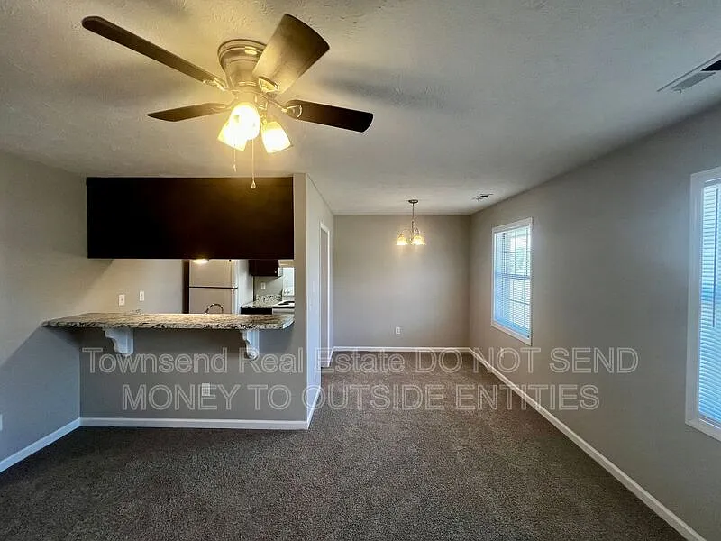 1 bed, 1.0 bath, 950 sqft, $875 — Photo 2