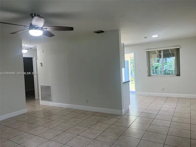 753 SW 3rd St — Photo 5