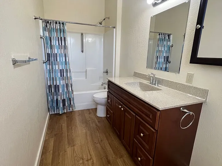 Furnished one Bedroom Apartment on 27 Acre Estate | Available Now — Photo 11
