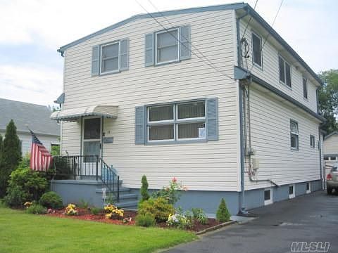 Front View w/LARGE Side Yard