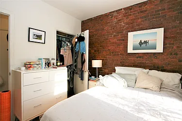 Rented by R New York