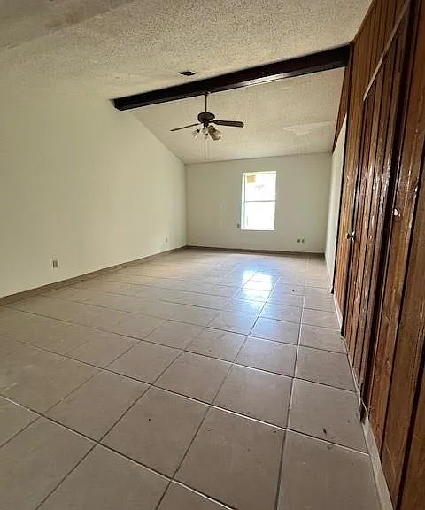 8002 Expwy #281 — Photo 4