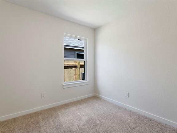 5th image of 113 Lombard Dr