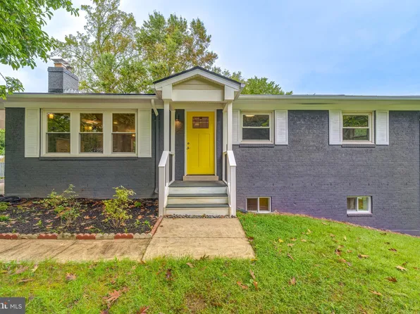 10714 Oak Pl, Fairfax, VA 22030