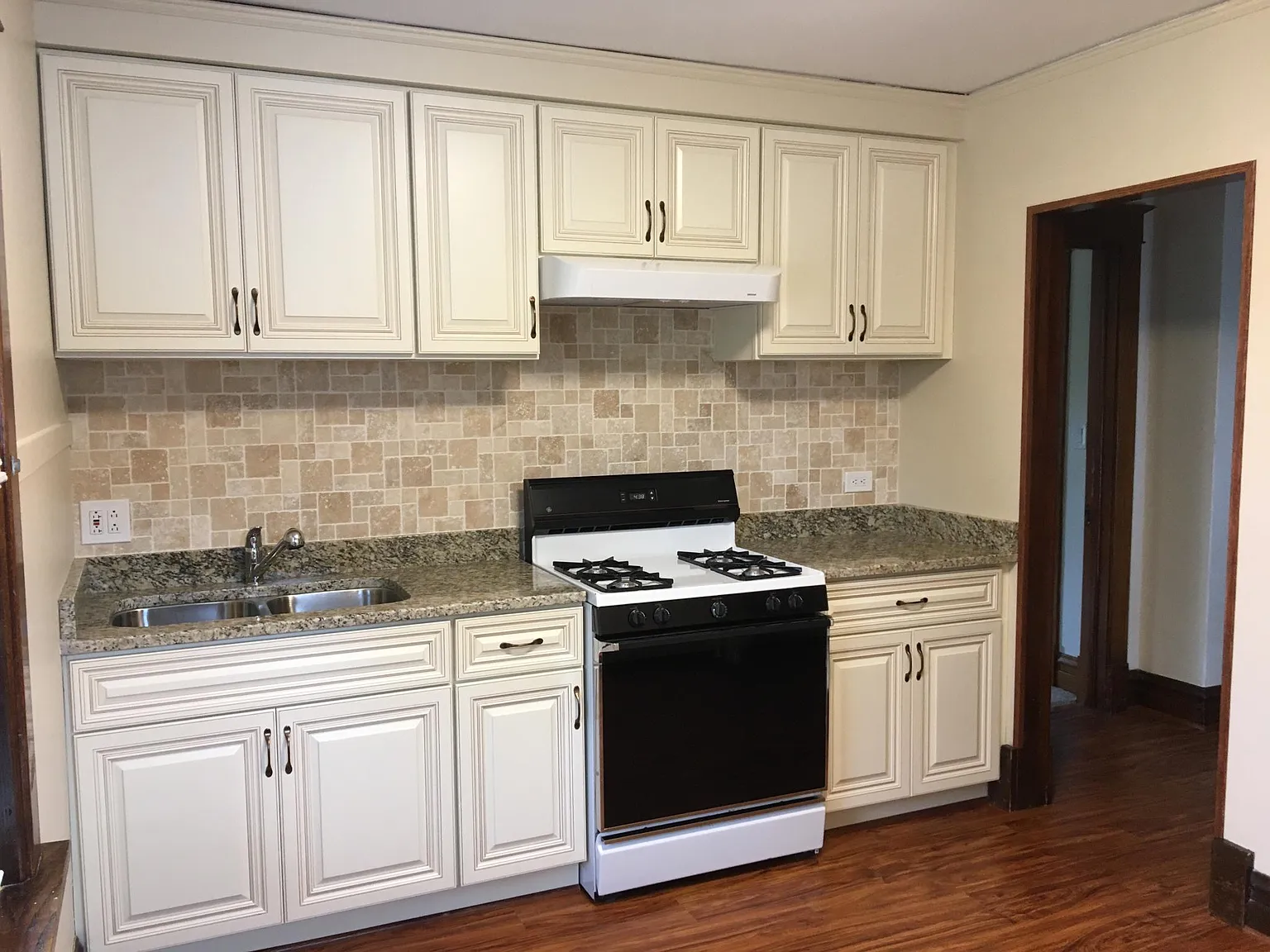 874 Deerfield Rd photo 1