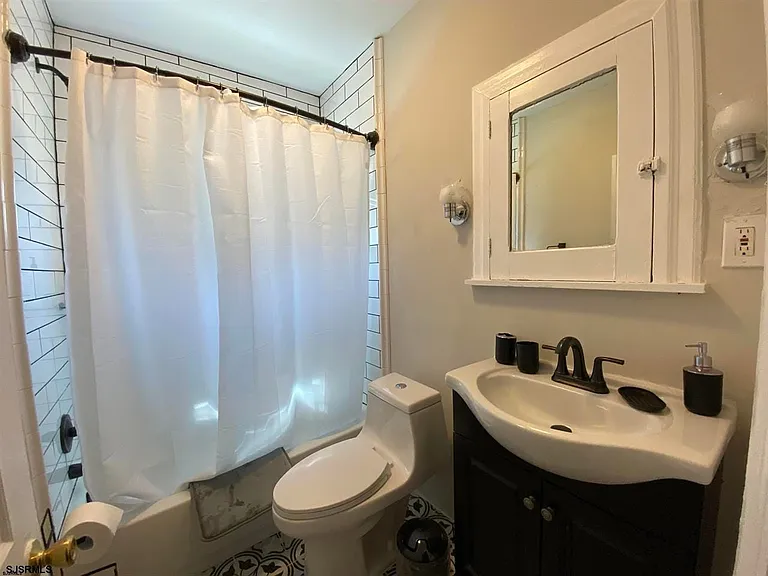 29 N Bartram Ave — Photo 7