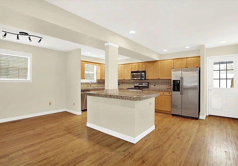 2143 S Grant St — Photo 8
