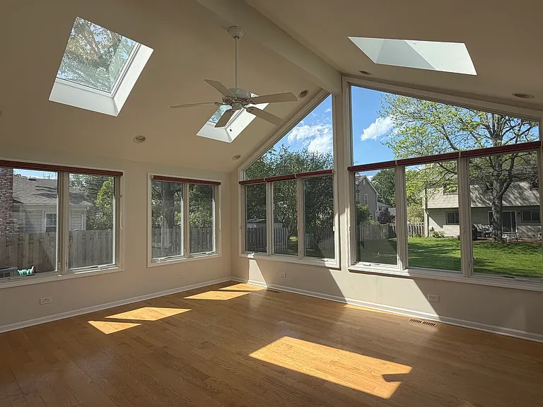 1161 Parker Ln — Photo 3