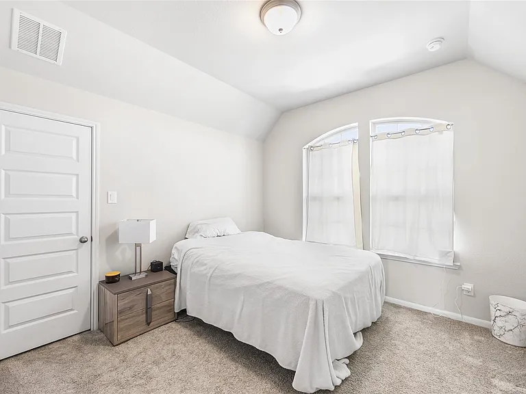 2736 Ahnya Ln — Photo 32