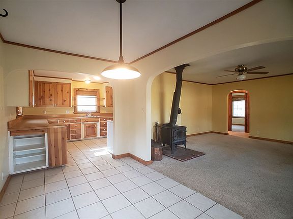 3rd image of 1029 Campbell Ave
