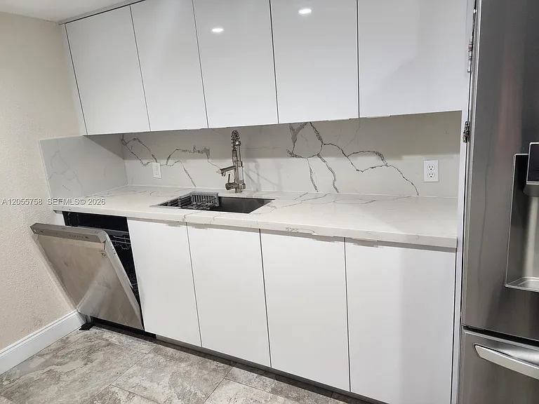 11130 N Lakeview Dr #1 — Photo 31