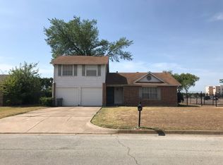3300 Centennial Rd, Forest Hill, TX 76119