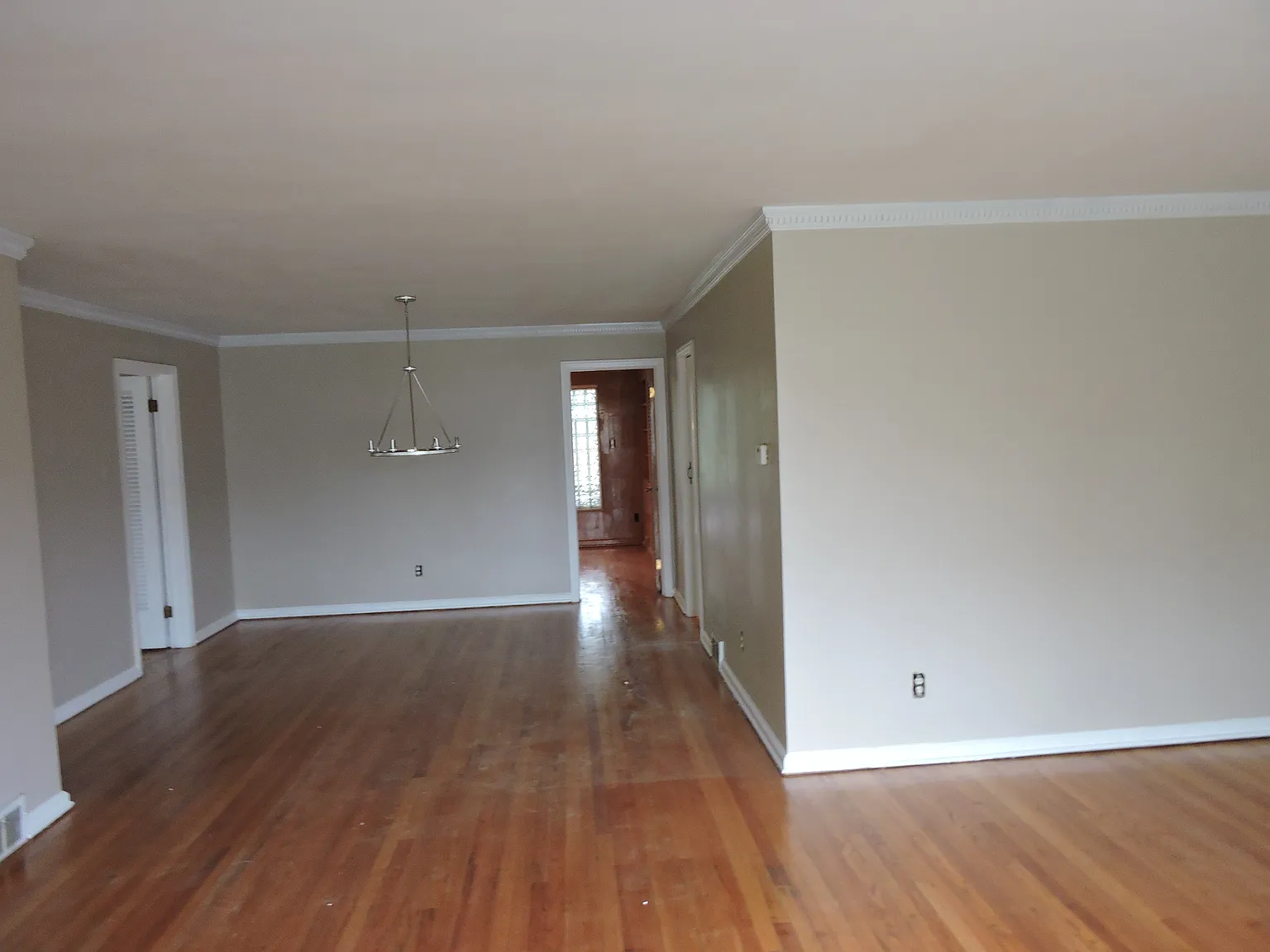 4 bed, 2592 sqft, $2,300 — Photo 2