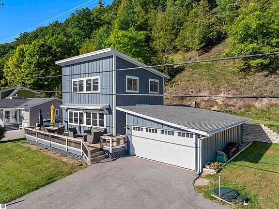 2nd image of 4336 Crystal Dr