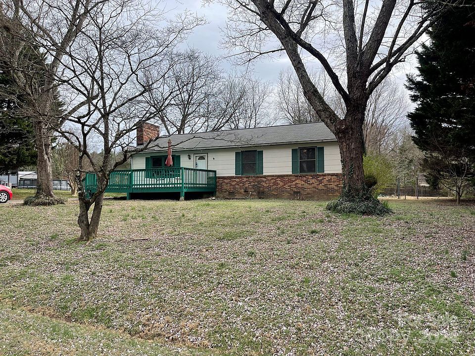1st image of 705 Oakwood Ln