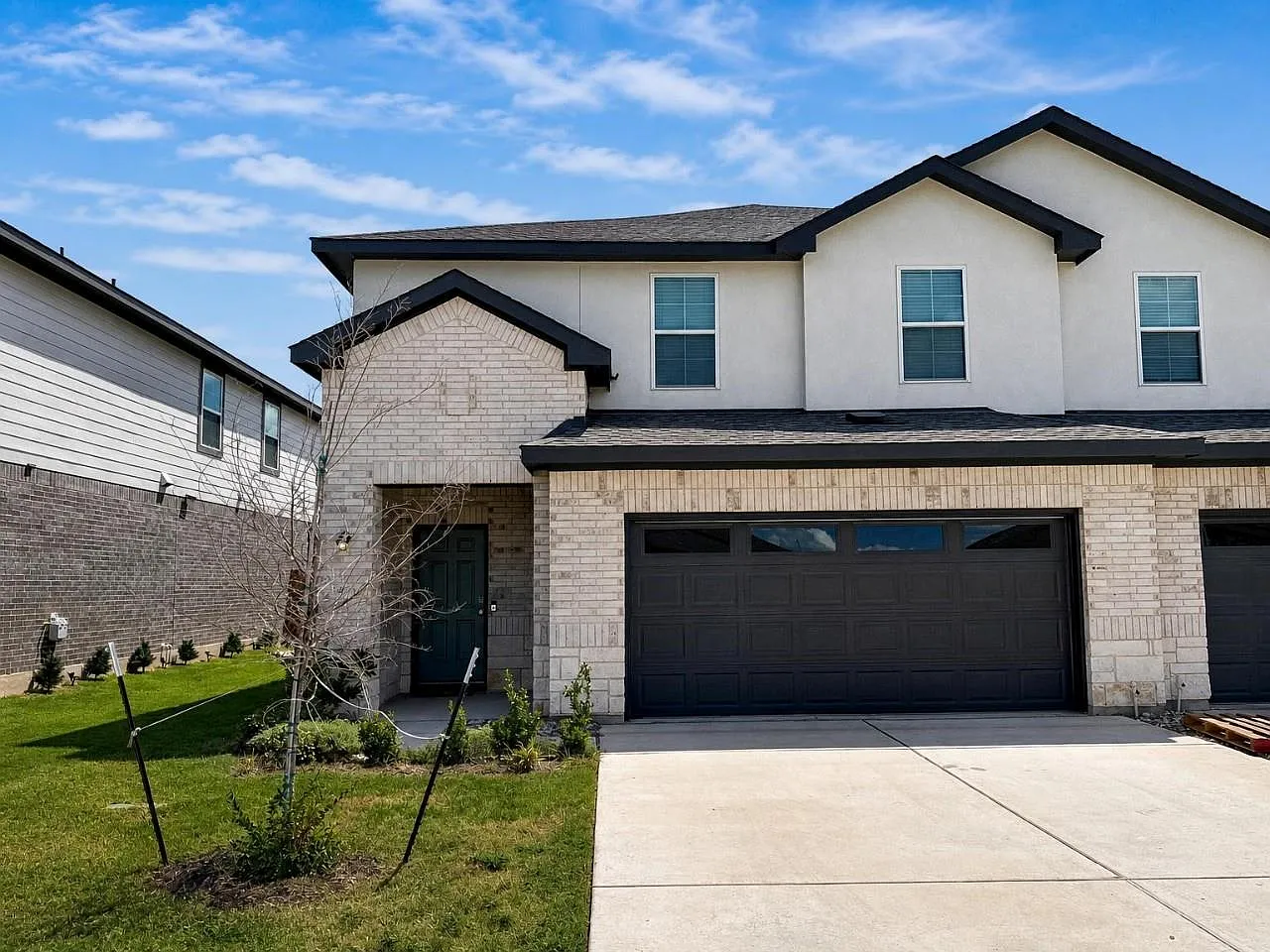 4 bed, 2.5 bath, 1944 sqft, $2,200 — Photo 3
