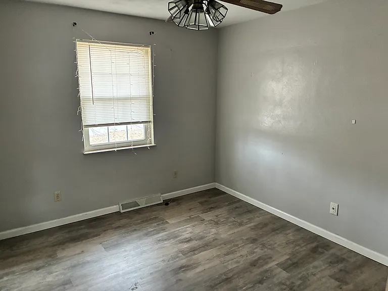 3214 Greenwood Ln — Photo 10