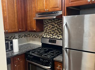 4225 213th St APT 1R, Bayside, NY 11361