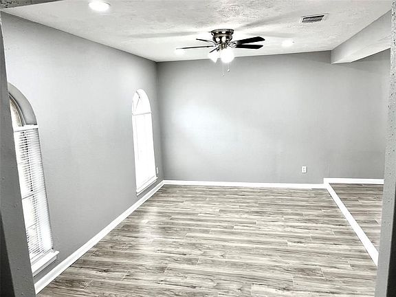 5th image of 10802 Sagebluff Dr