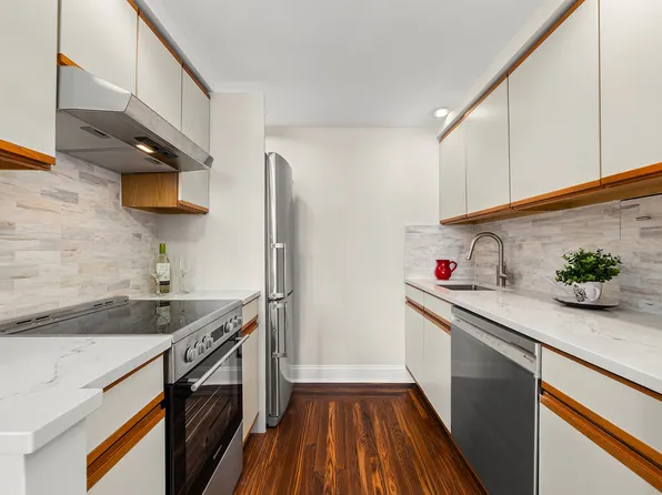 5 Tudor City Place image 4 of 16